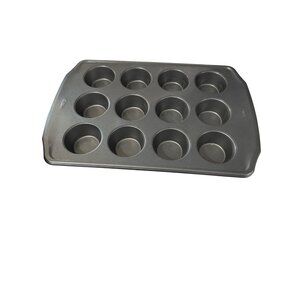 Wilton 12-Cup Non-Stick Standard Size Muffin Pan